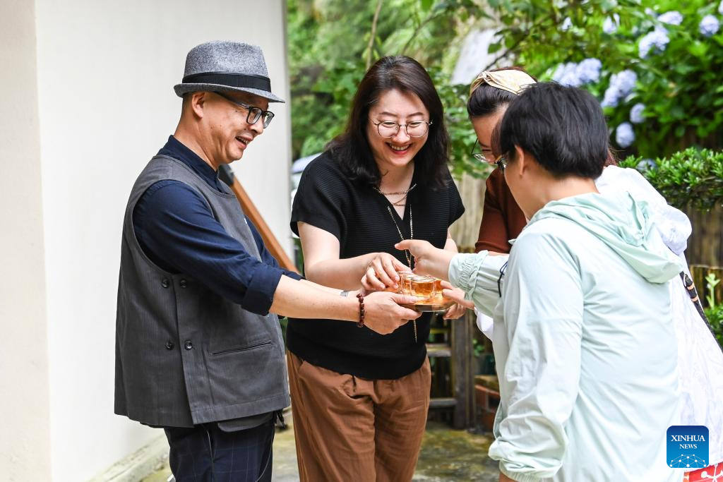 Homestay service burgeons at Dazhai Village in S China