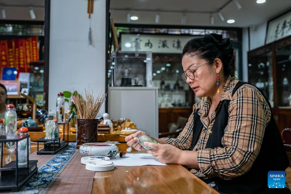 Pic story: interior of inside painting in Kunming, China's Yunnan