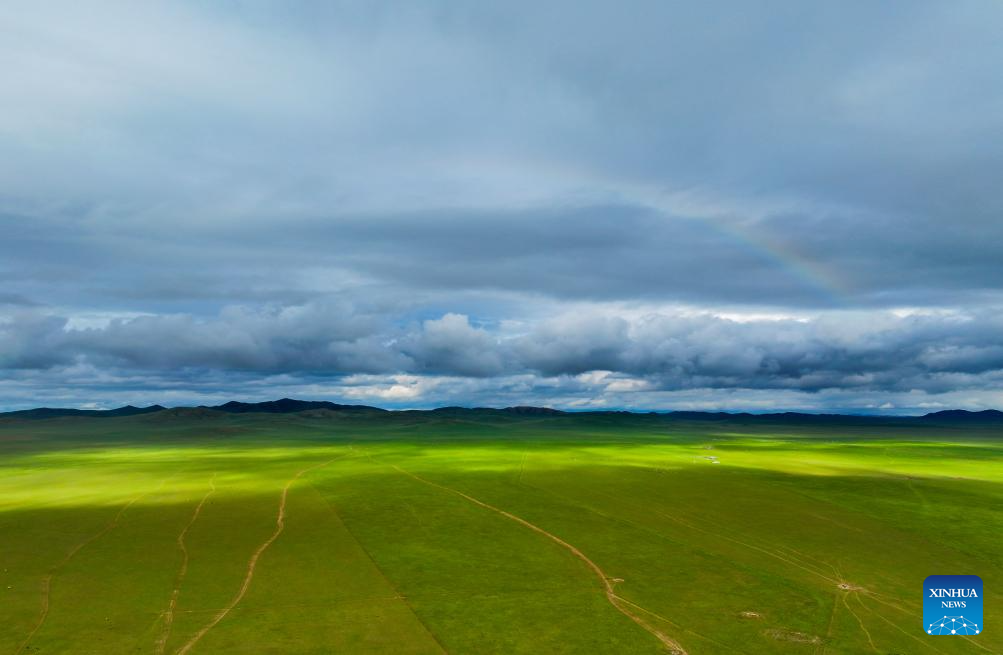 Scenery of grassland in north China's Inner Mongolia