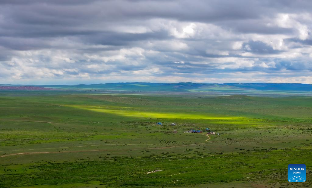 Scenery of grassland in north China's Inner Mongolia