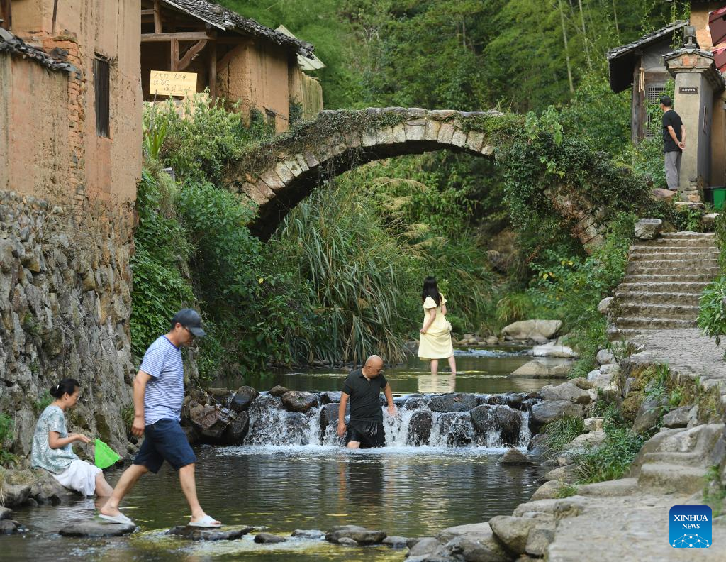 Village in E China makes efforts to attract young talents to start businesses