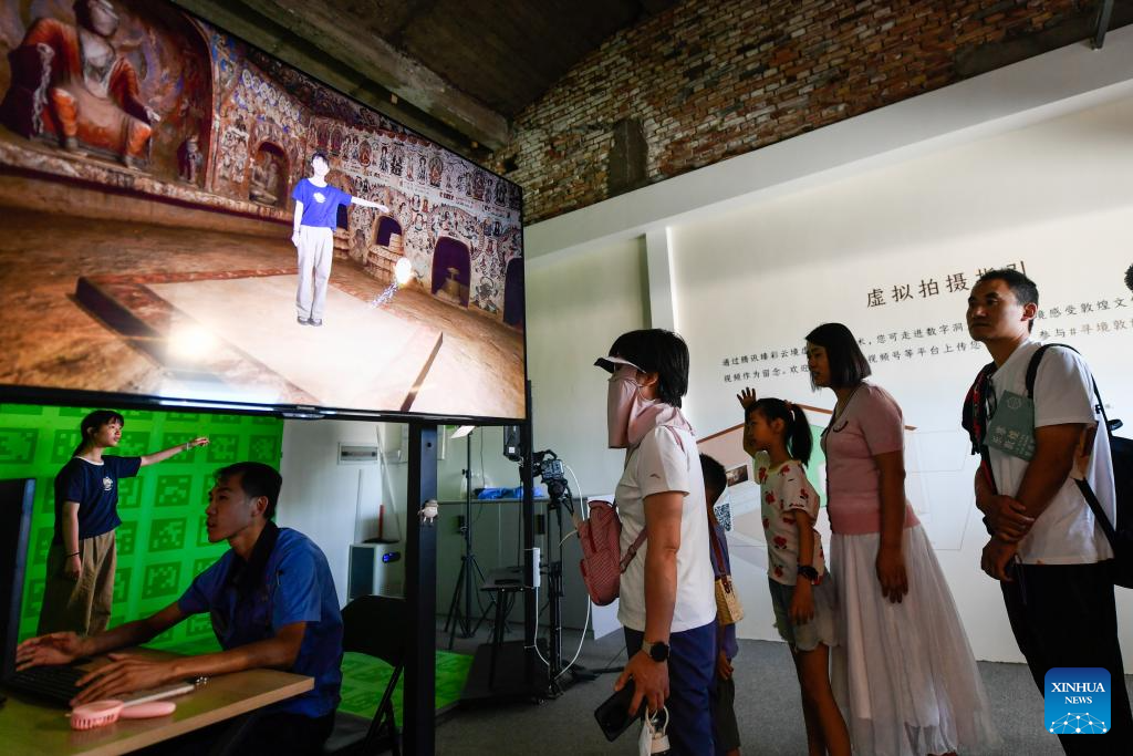 Visitors have immersive impression of Dunhuang culture via digital technology