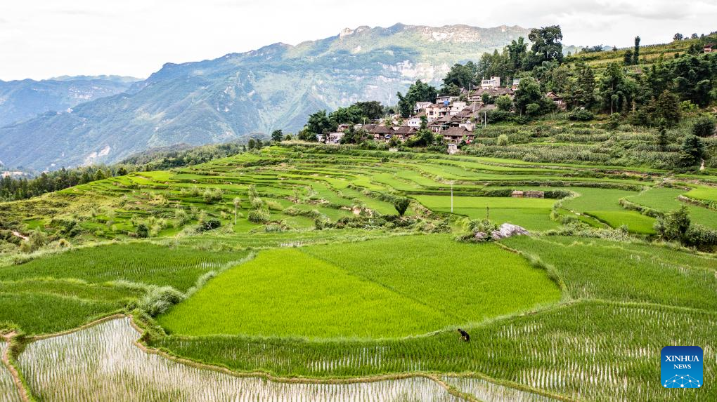 SW China's Tianmen Village features original landscape, traditional folk activities