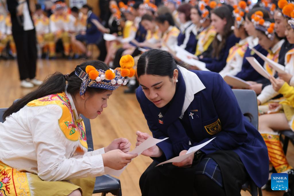 Members of Guangzhou Opera House Children's Choir visit Wellington East Girls' College in New Zealand