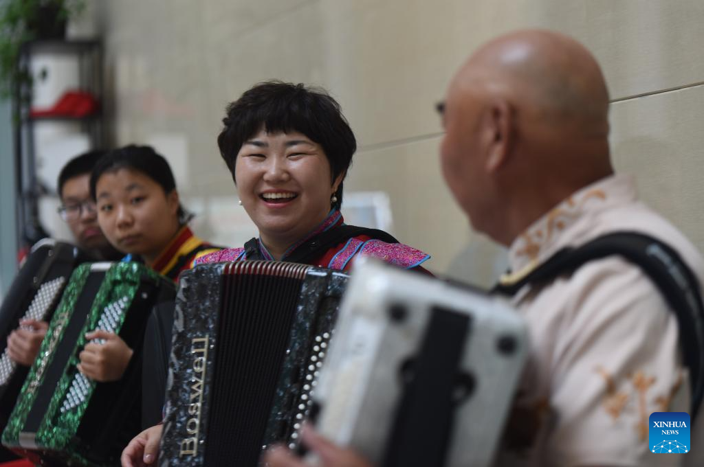 Tacheng City promotes accordion culture, tourism in NW China's Xinjiang