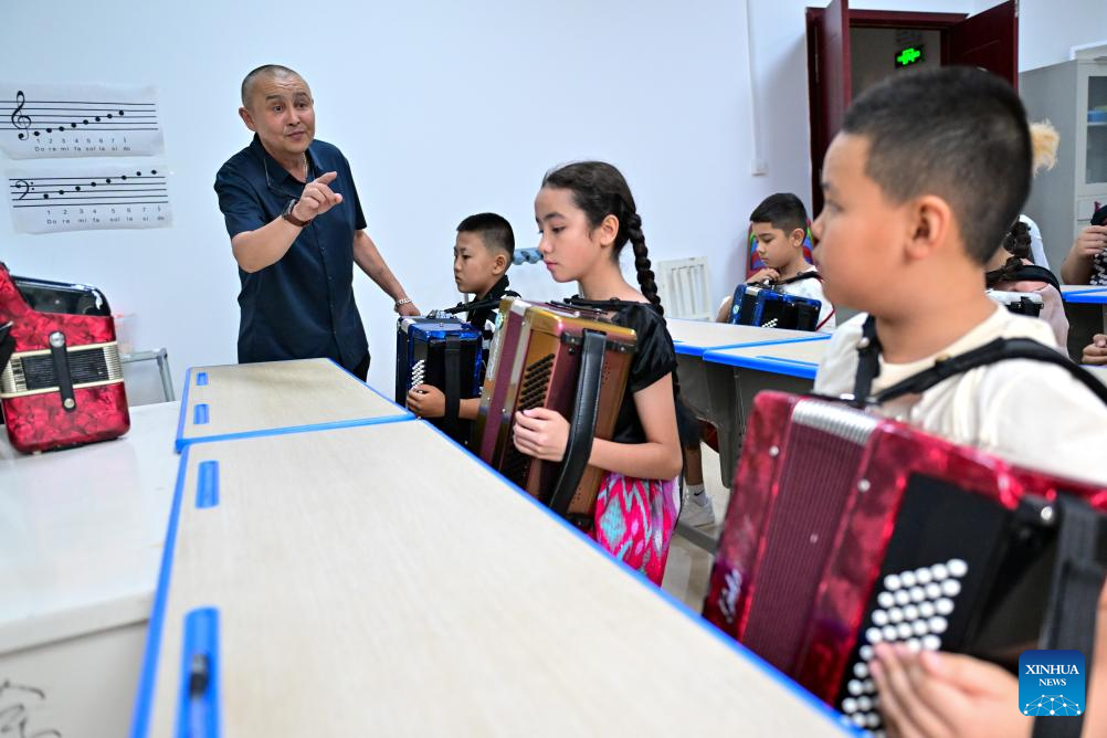 Tacheng City promotes accordion culture, tourism in NW China's Xinjiang