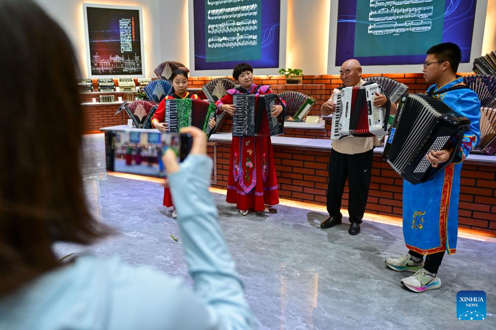 Tacheng City promotes accordion culture, tourism in NW China's Xinjiang