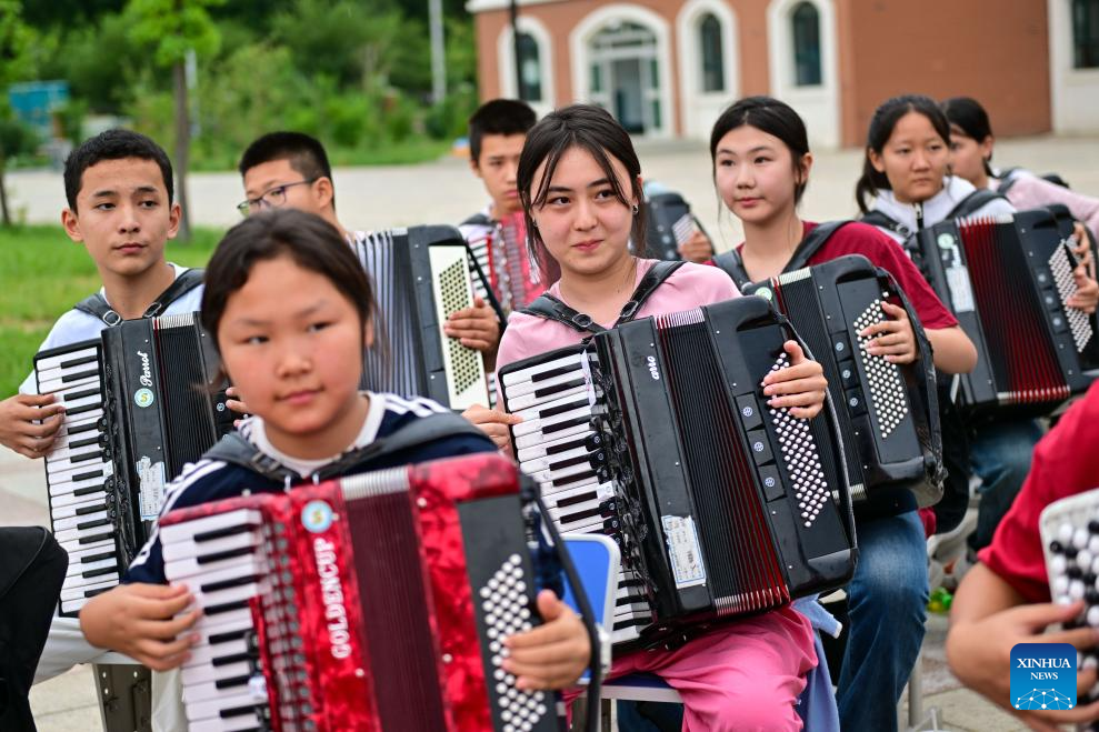 Tacheng City promotes accordion culture, tourism in NW China's Xinjiang