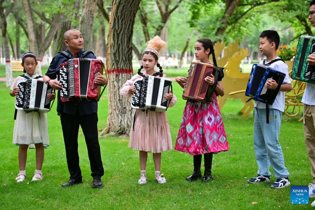 Tacheng City promotes accordion culture, tourism in NW China's Xinjiang