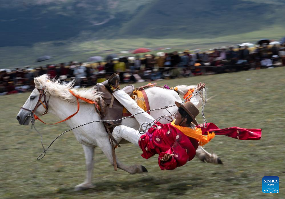 Horse racing event kicks off in SW China's Sichuan