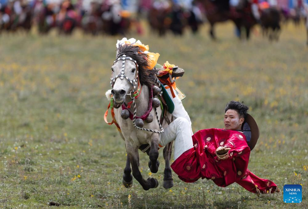 Horse racing event kicks off in SW China's Sichuan