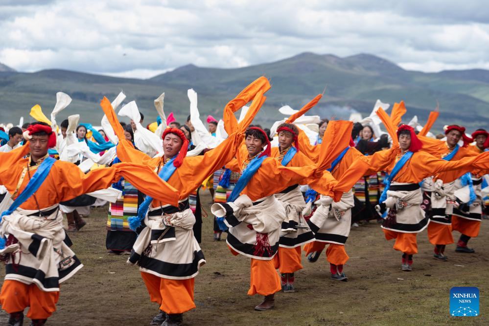 Horse racing event kicks off in SW China's Sichuan