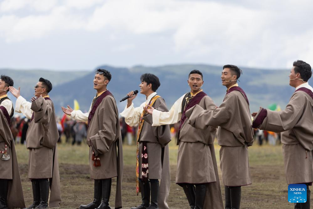 Horse racing event kicks off in SW China's Sichuan