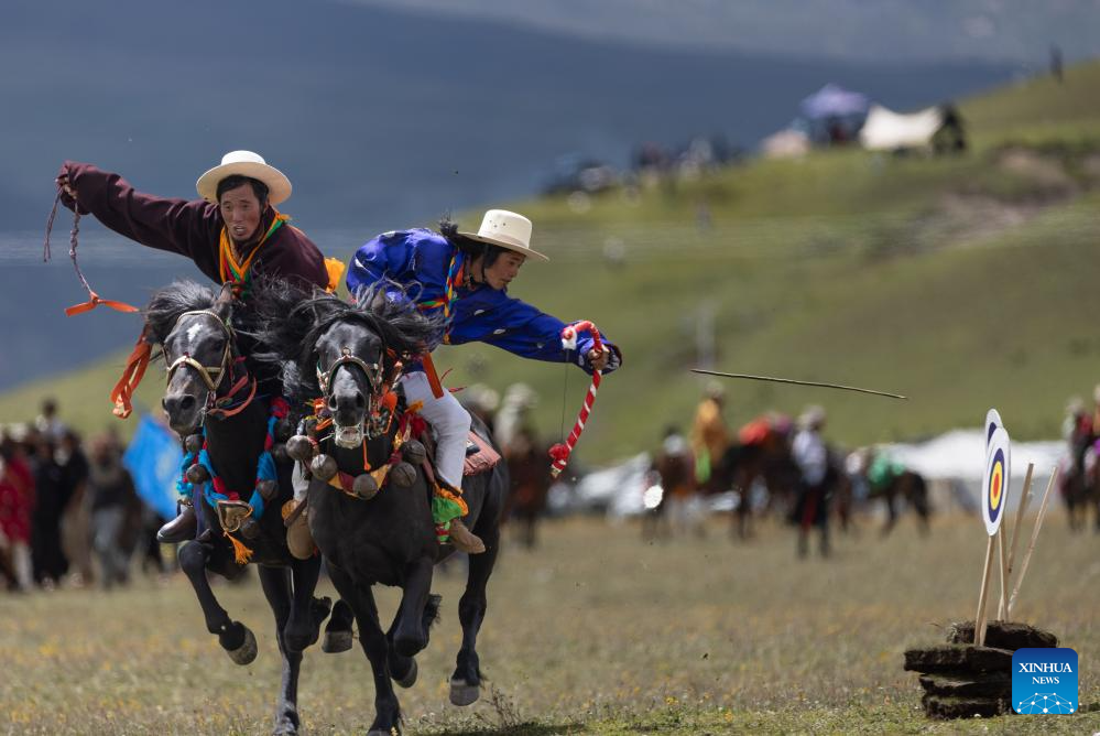 Horse racing event kicks off in SW China's Sichuan