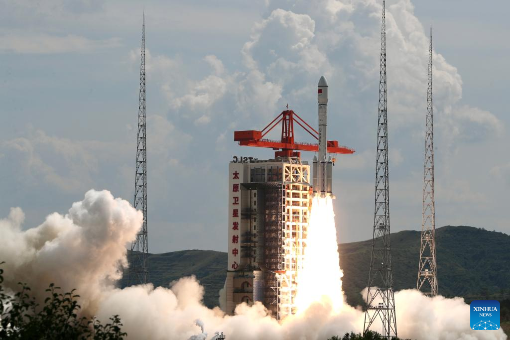 China successfully launches new satellite group