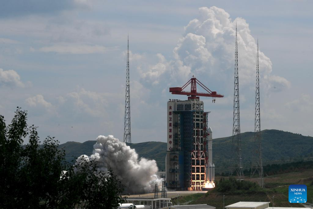 China successfully launches new satellite group