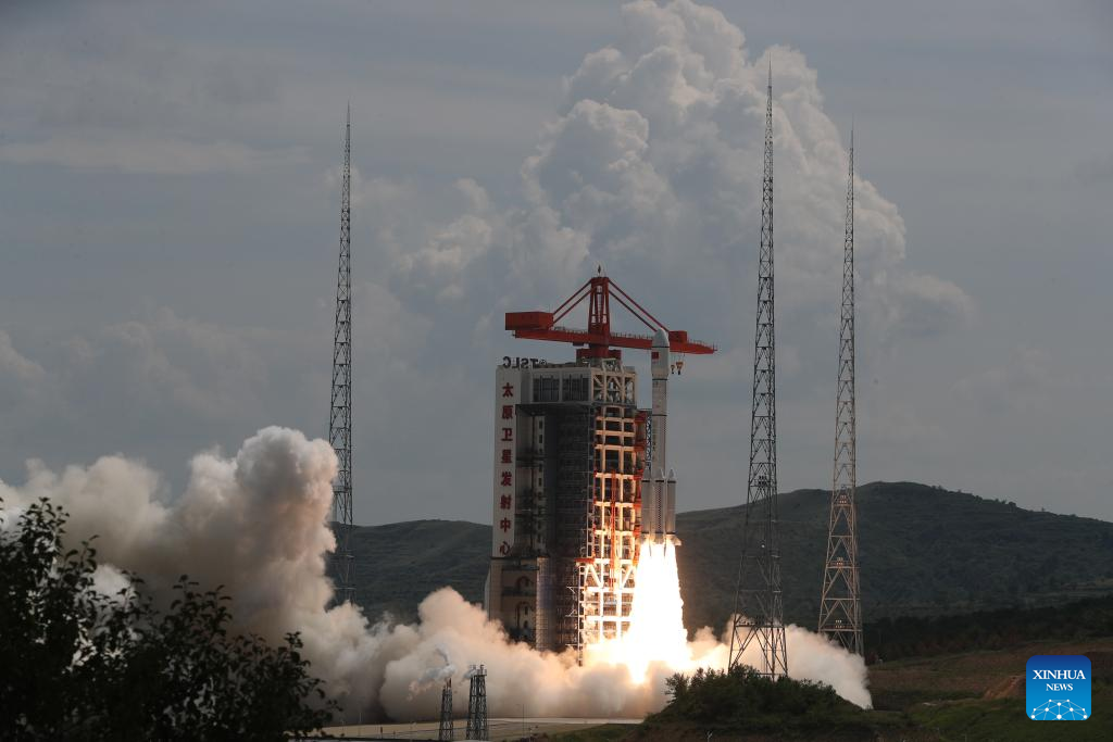 China successfully launches new satellite group