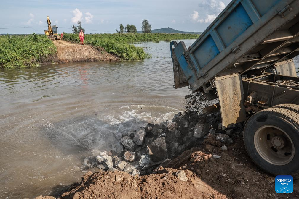 Rain-triggered floods lead to dike breach in China's Liaoning