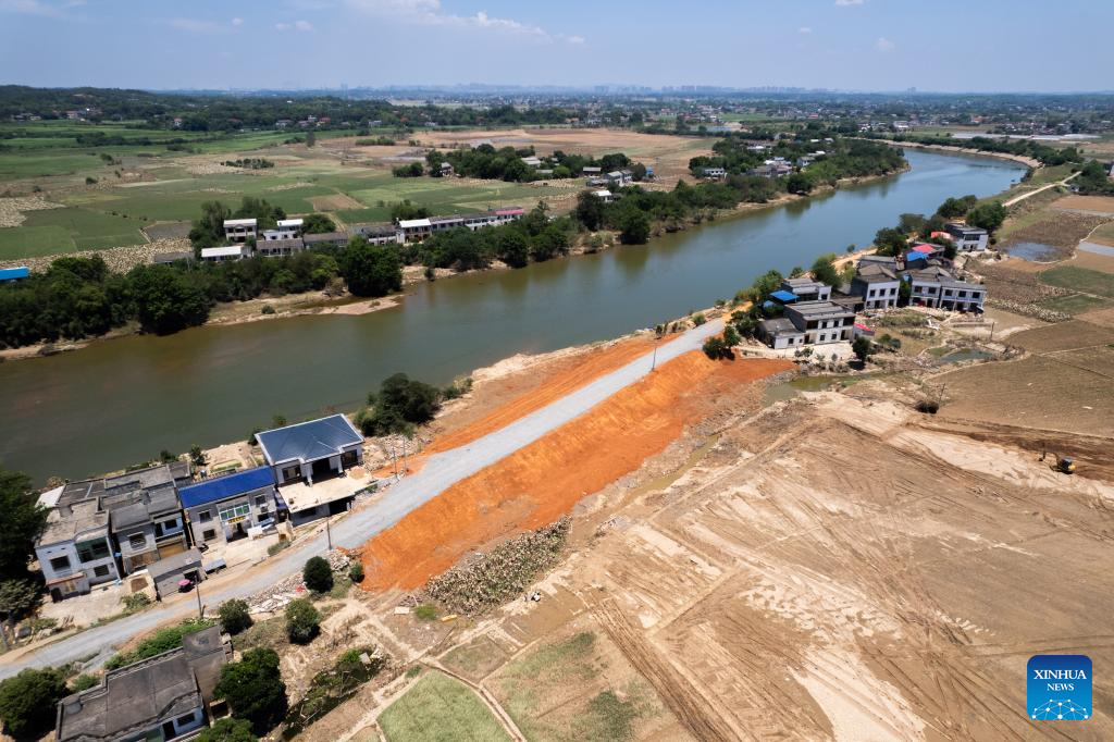 Dike breaches sealed in rain-hit central China