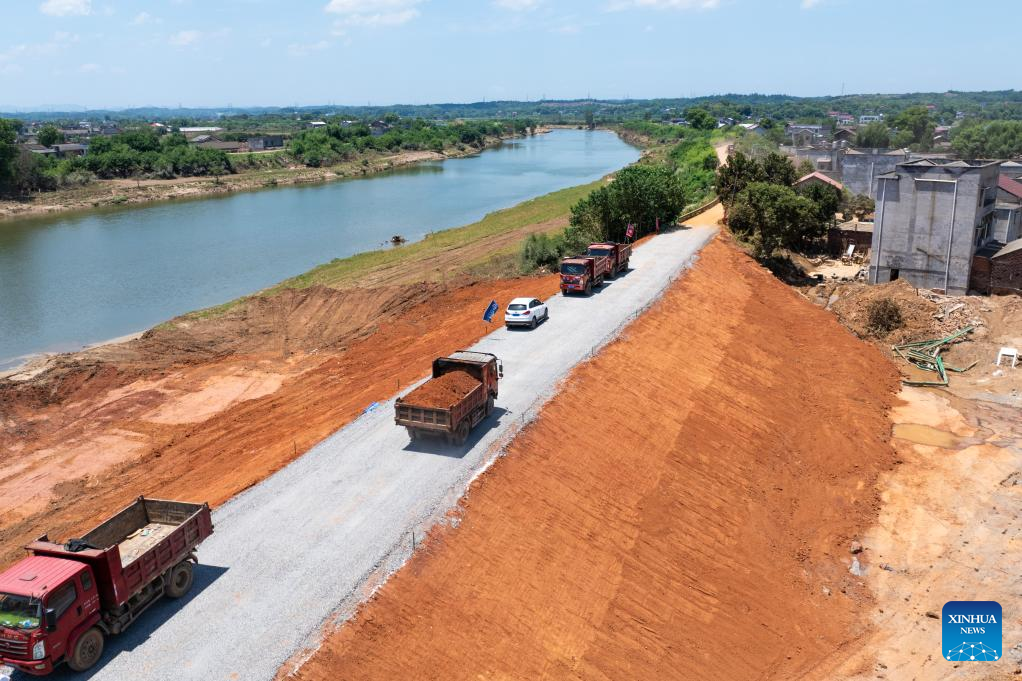 Dike breaches sealed in rain-hit central China