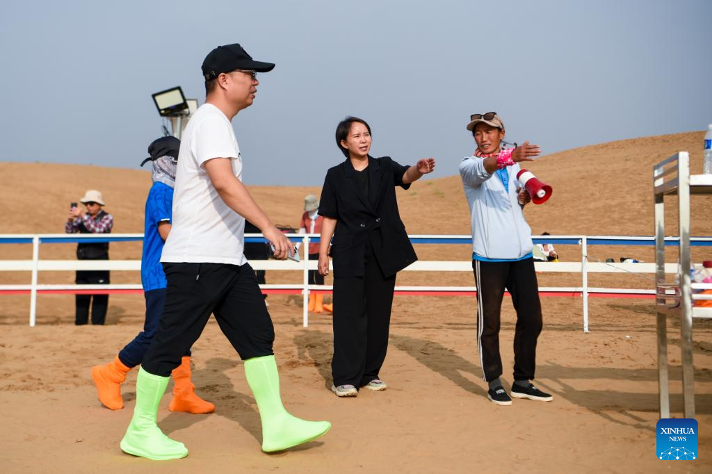 Desert tourism developed in parallel with ecological protection in Dalad Banner, N China