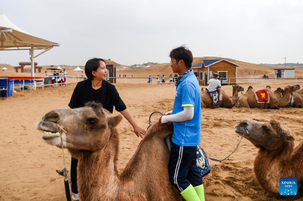 Desert tourism developed in parallel with ecological protection in Dalad Banner, N China