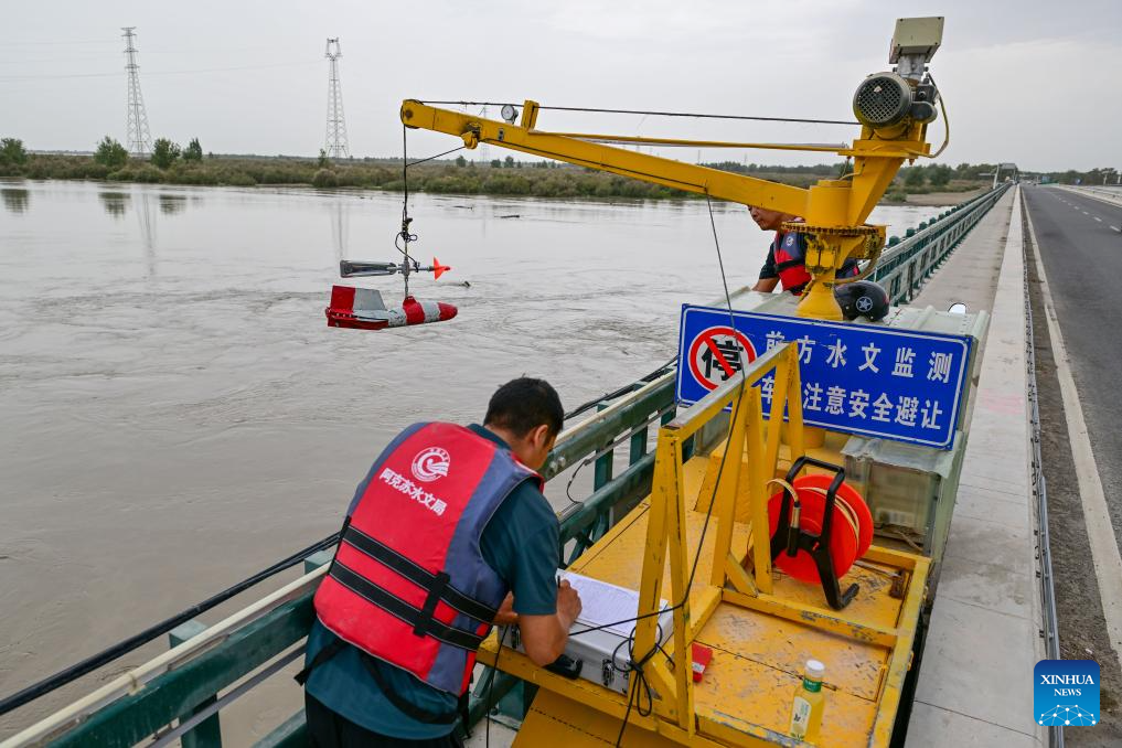 NW China's Xinjiang mobilizes emergency responding teams for flood control amid water level alert