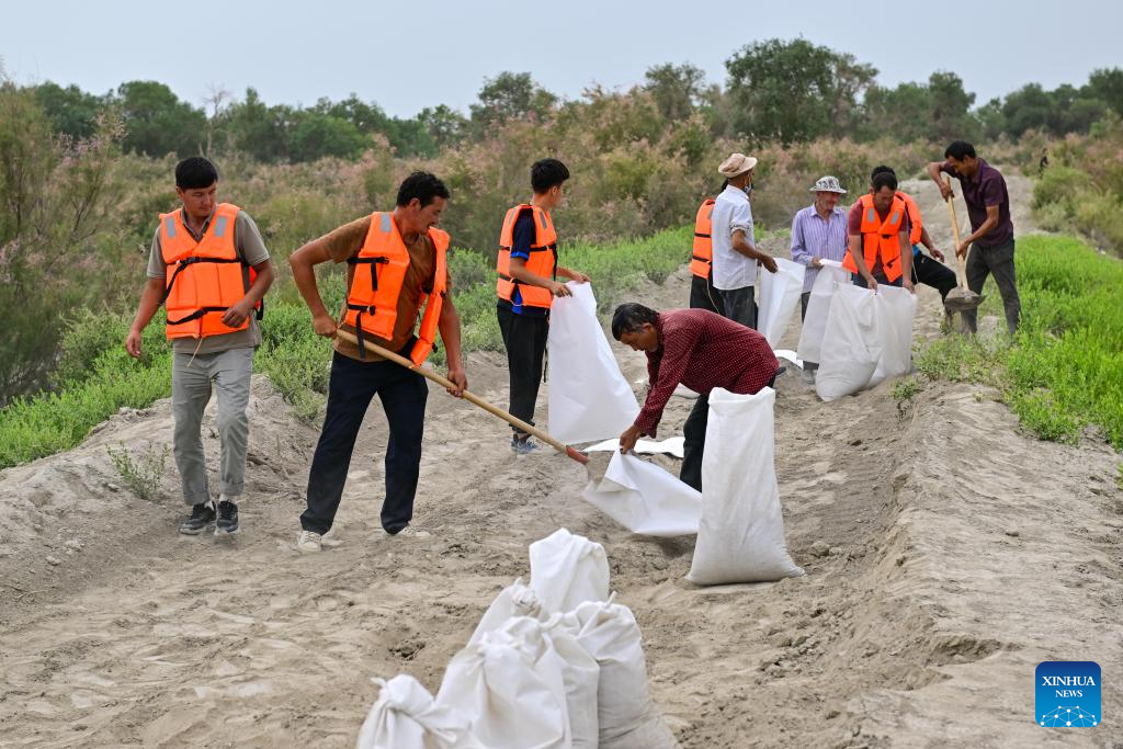 NW China's Xinjiang mobilizes emergency responding teams for flood control amid water level alert