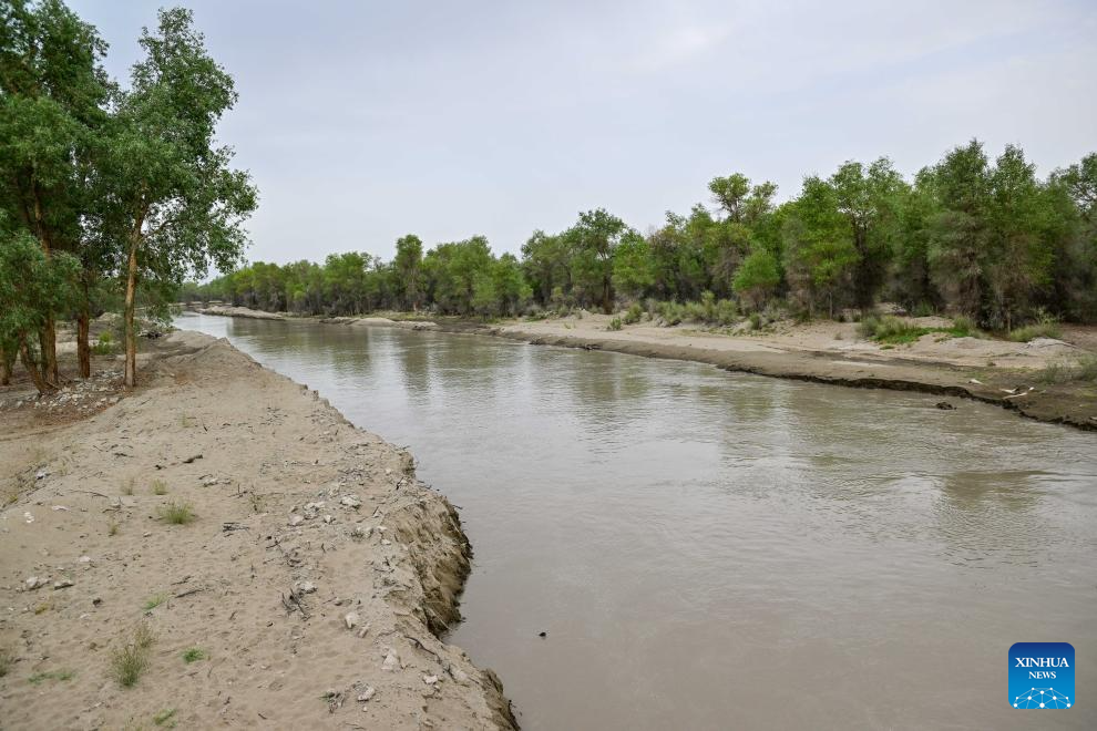 NW China's Xinjiang mobilizes emergency responding teams for flood control amid water level alert