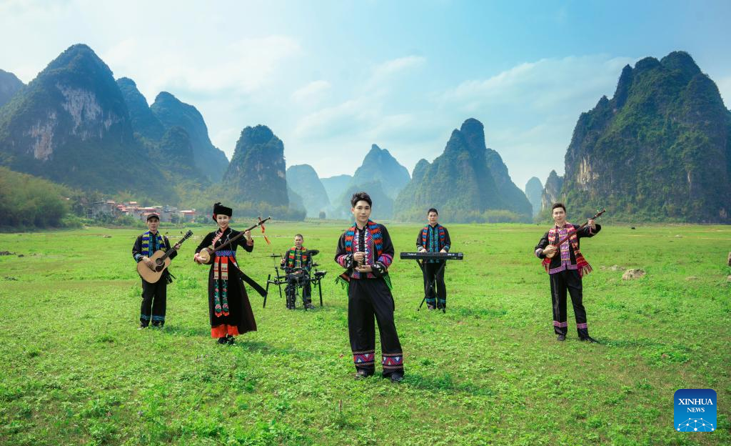 Across China: Amateur musicians revive Zhuang ethnic instrument with pop music