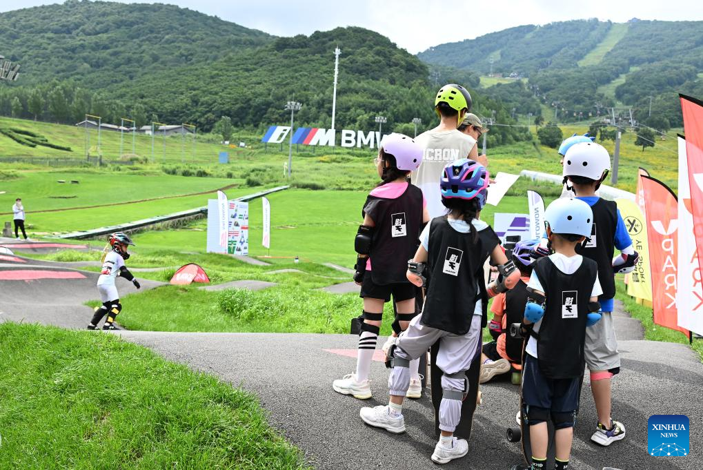 Tourists enjoy summer at ski resorts in Jilin, NE China