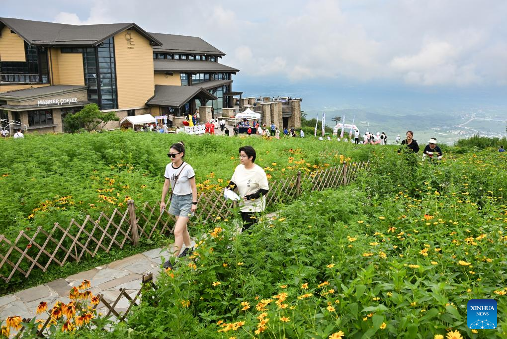 Tourists enjoy summer at ski resorts in Jilin, NE China