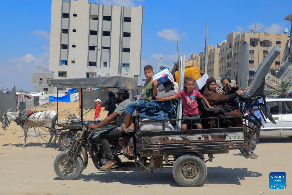 People flee from Hamad City following Israel's evacuation order