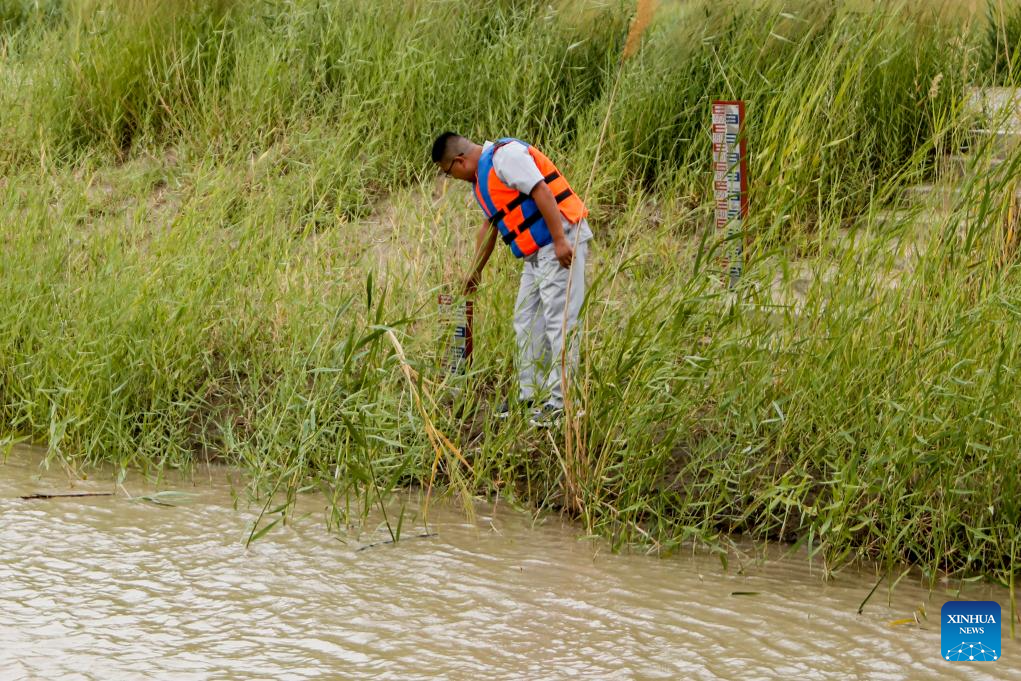 Xinjiang starts water diversion for China's longest inland river