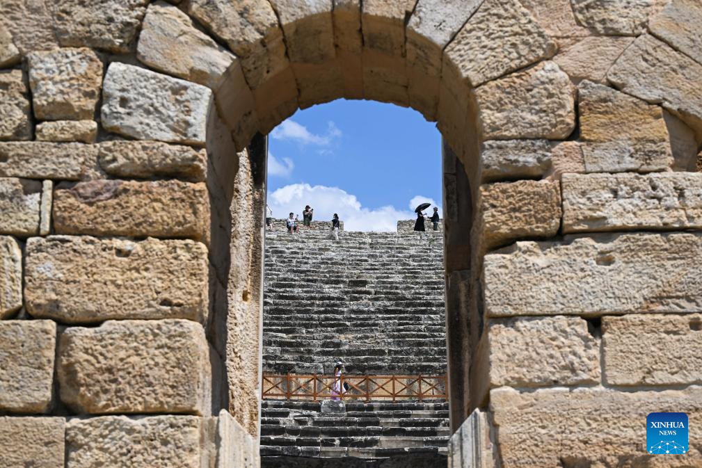 Scenery of ruins of ancient city of Hierapolis in Denizli, Türkiye