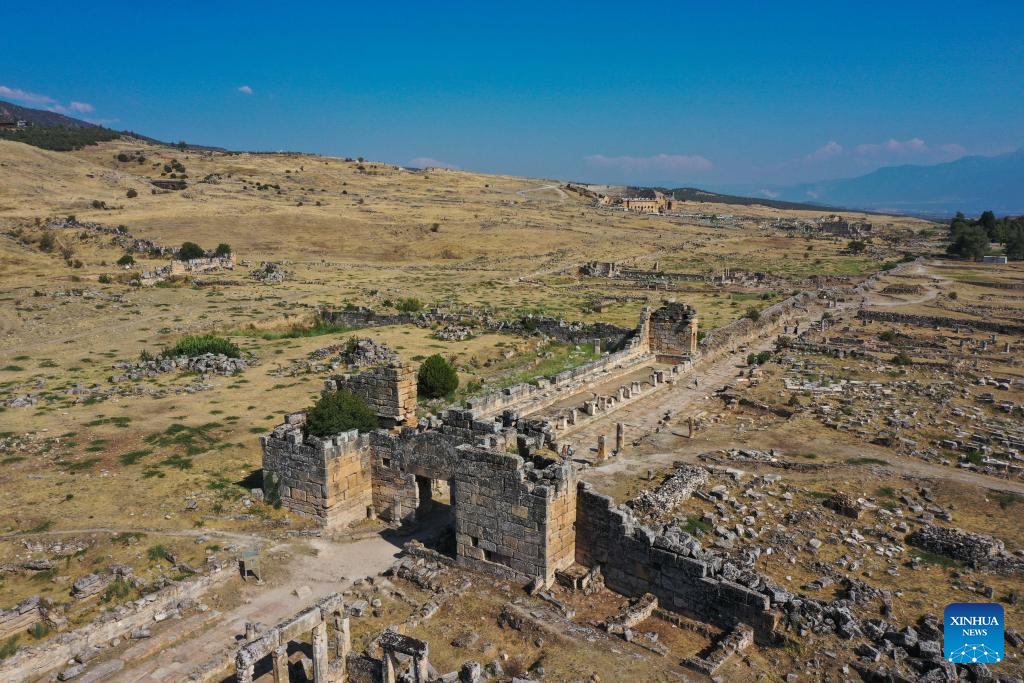 Scenery of ruins of ancient city of Hierapolis in Denizli, Türkiye