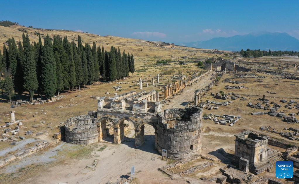 Scenery of ruins of ancient city of Hierapolis in Denizli, Türkiye