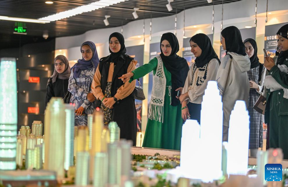 Omani youngsters experience Chinese culture in Beijing, Tianjin