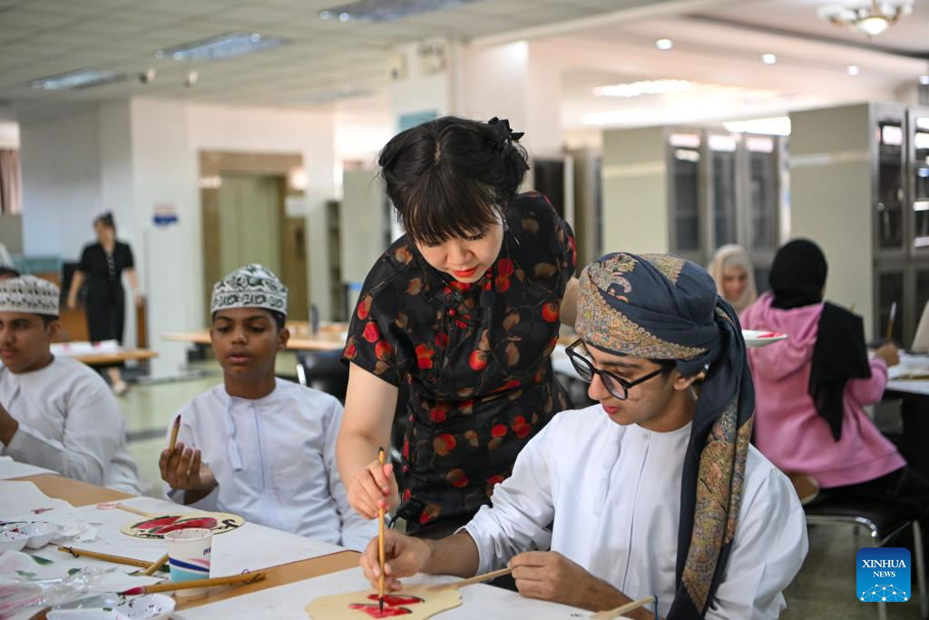 Omani youngsters experience Chinese culture in Beijing, Tianjin