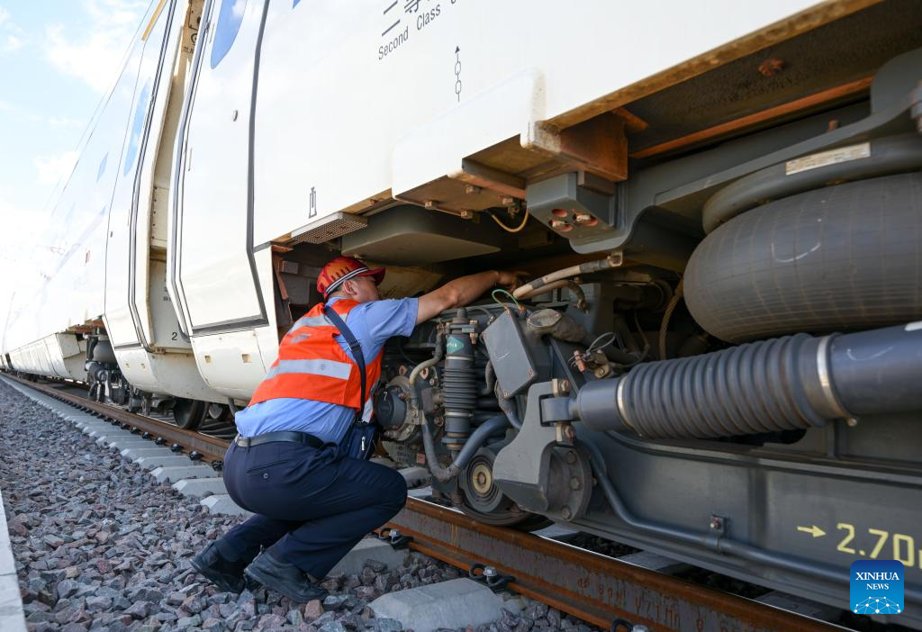 Fault simulation drill conducted on Baotou-Yinchuan high-speed railway