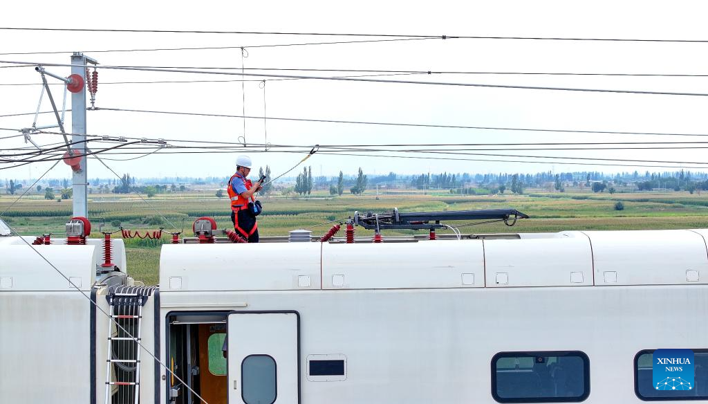 Fault simulation drill conducted on Baotou-Yinchuan high-speed railway