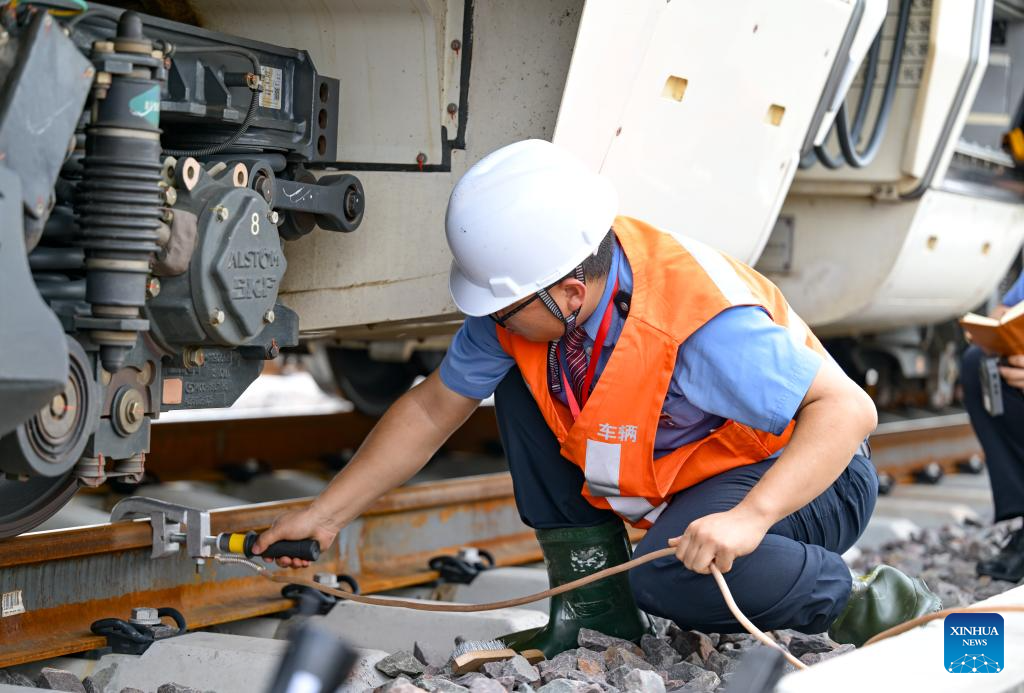 Fault simulation drill conducted on Baotou-Yinchuan high-speed railway