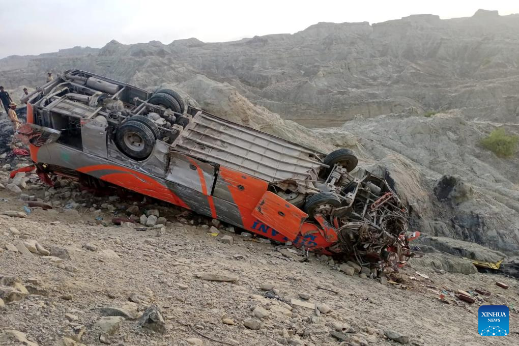 12 killed, 22 injured in pilgrim bus accident in SW Pakistan