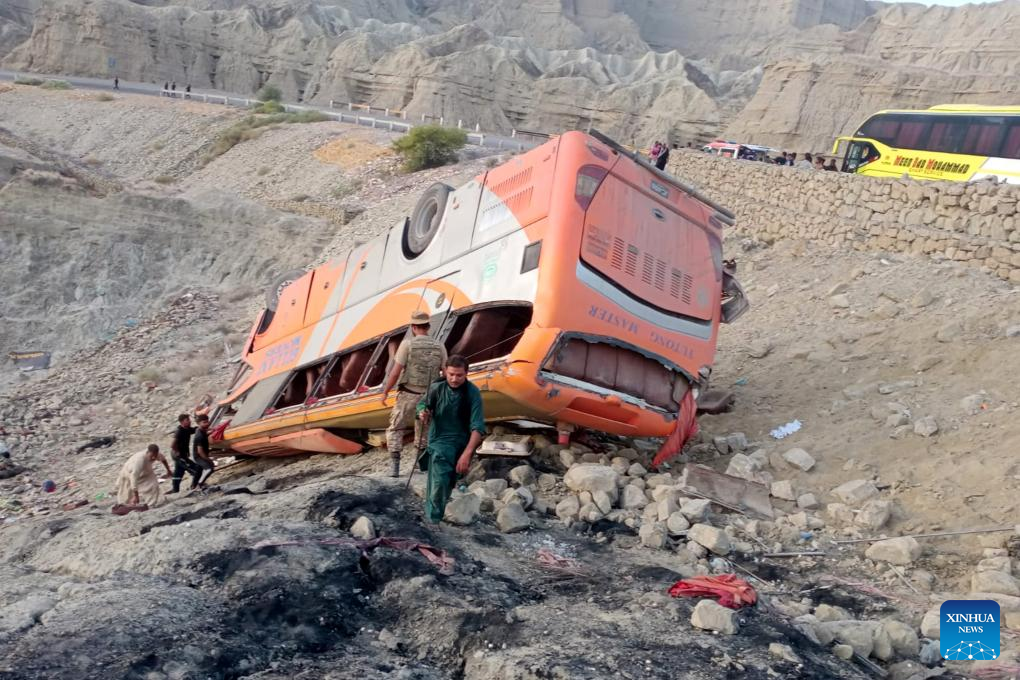 12 killed, 22 injured in pilgrim bus accident in SW Pakistan