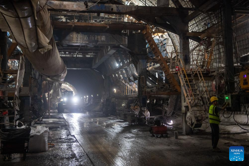 Zhongling Tunnel of Chongqing-Xiamen high-speed railway drilled through