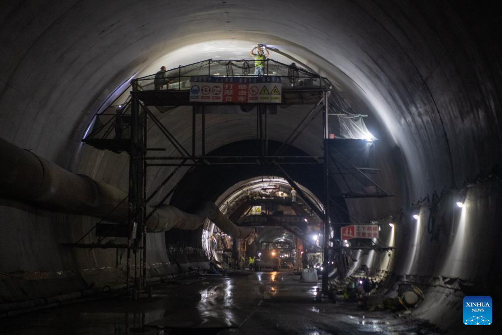 Zhongling Tunnel of Chongqing-Xiamen high-speed railway drilled through