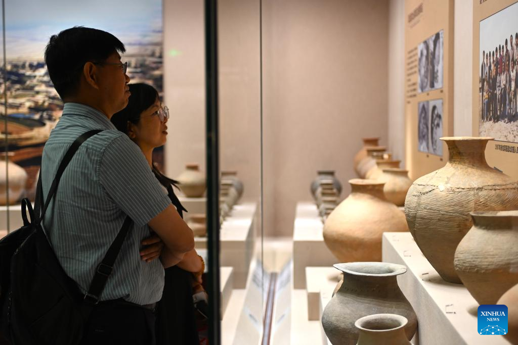 Visitors experience rich culture and history of Ningxia in Ningxia Museum