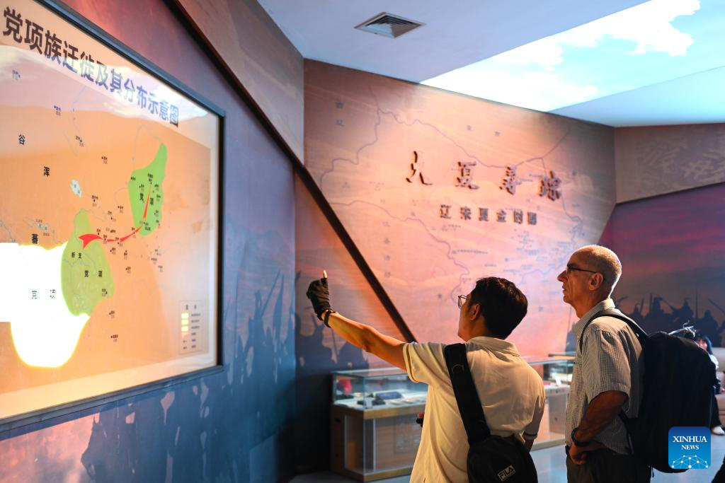 Visitors experience rich culture and history of Ningxia in Ningxia Museum