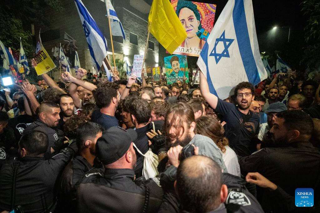 Rallies, partial strike resume in Israel over hostage deaths