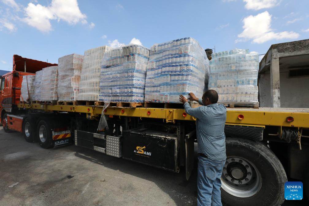 Palestinians in Nablus send food aid to Jenin